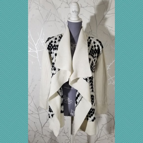 Romeo + Juliet Couture White & Black Checkered Knit Waterfall Cardigan - Picture 1 of 6